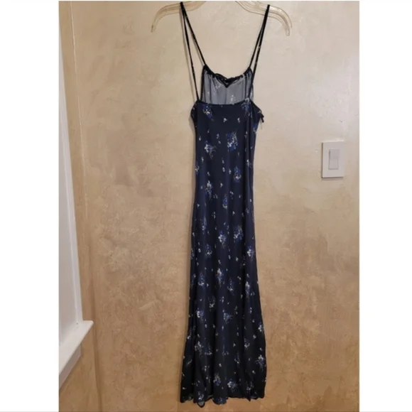 ROUJE DARIA DAINTY FLORAL NAVY DRESS - Picture 5 of 9